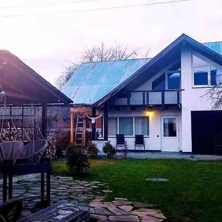 Guest house захарова оселя басейн на території є чан - джакузі 3*