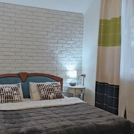 захарова оселя басейн на території є чан - джакузі