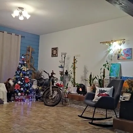 Guest house захарова оселя басейн на території є чан - джакузі 3*