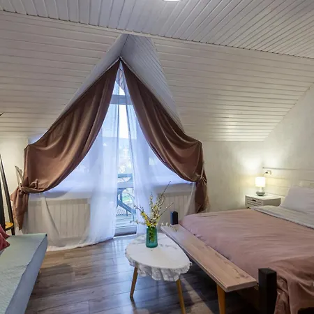 захарова оселя басейн на території є чан - джакузі