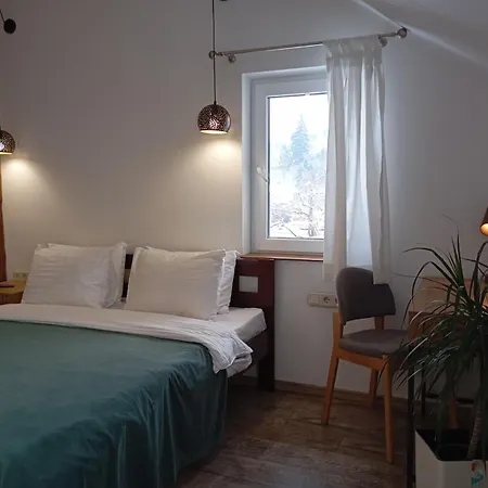Guest house захарова оселя басейн на території є чан - джакузі Slavske