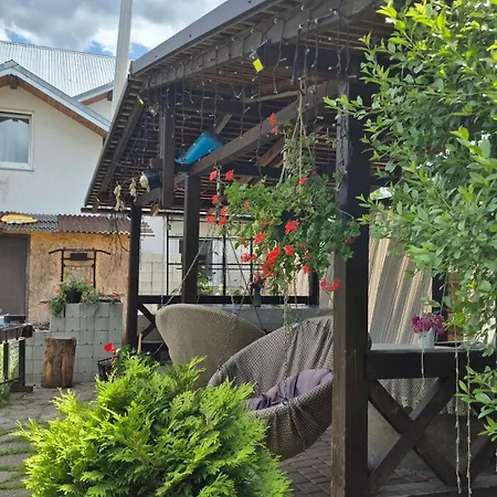 захарова оселя басейн на території є чан - джакузі Guest house Slavske