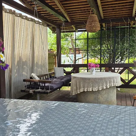 захарова оселя басейн на території є чан - джакузі