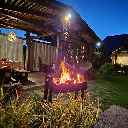 захарова оселя басейн на території є чан - джакузі