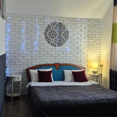 ゲストハウス захарова оселя басейн на території є чан - джакузі スラブスク