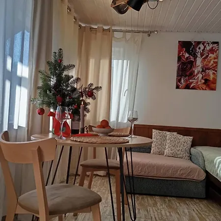 захарова оселя басейн на території є чан - джакузі