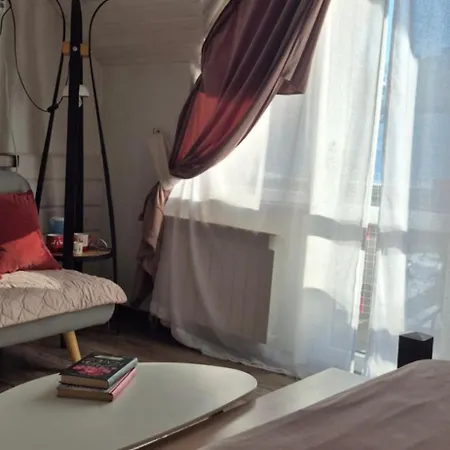 захарова оселя басейн на території є чан - джакузі